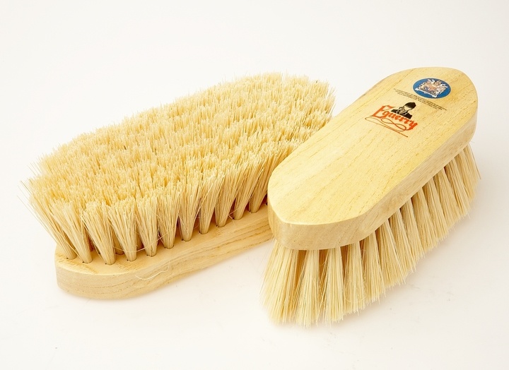 Vale Brothers Equerry Wooden Mexican Fibre Dandy Brush